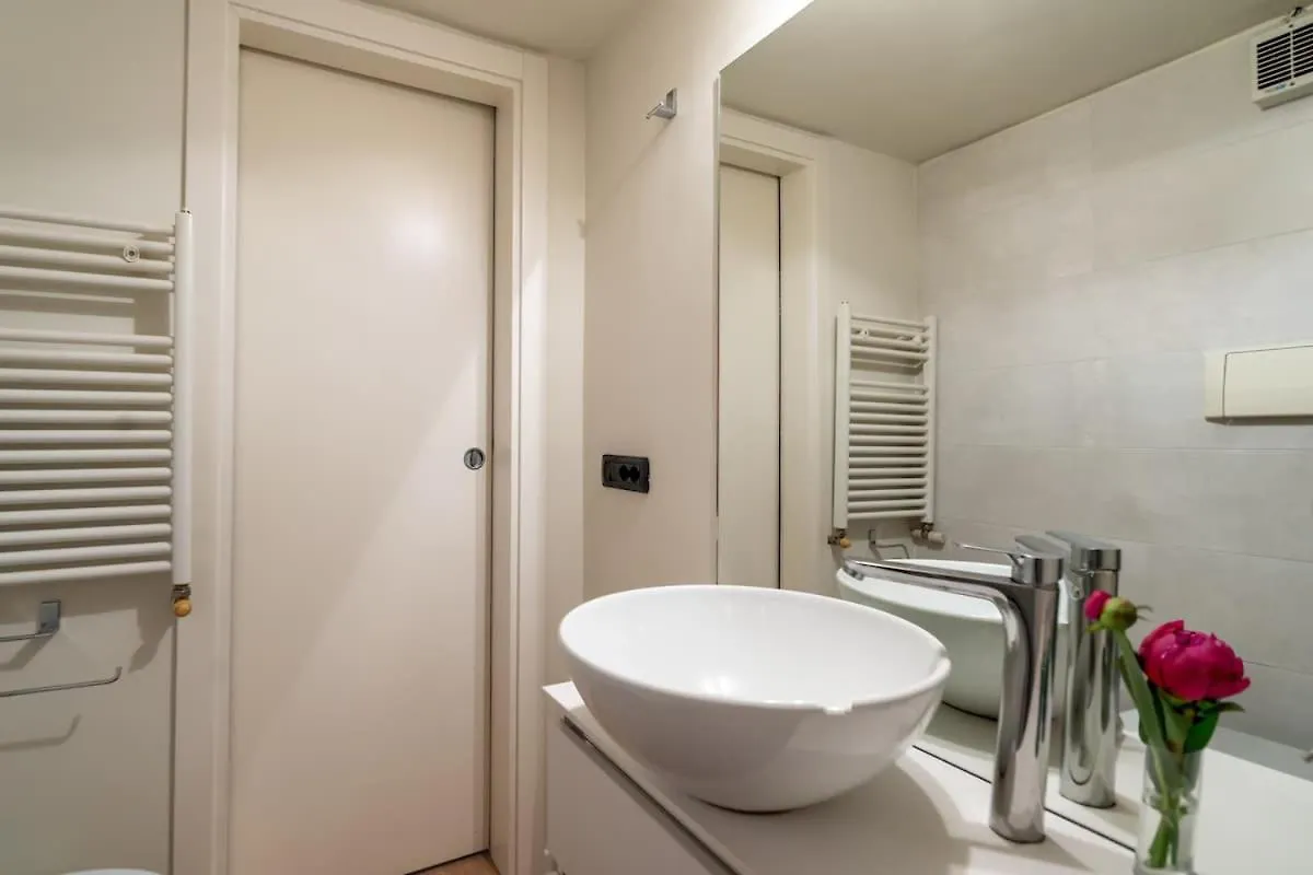 Apartament A 400M Dalla Metro Con Wifi Piu Parcheggio Privato Bici Mediolan Włochy