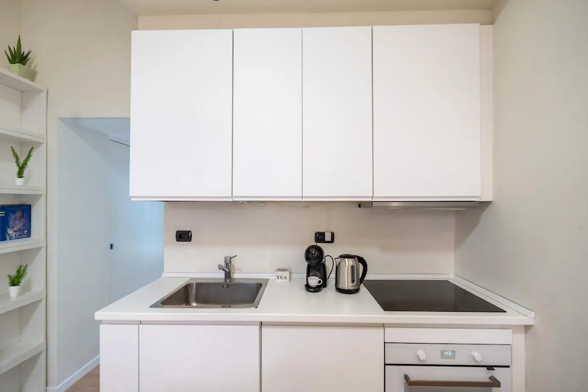 Apartament A 400M Dalla Metro Con Wifi Piu Parcheggio Privato Bici Mediolan Włochy