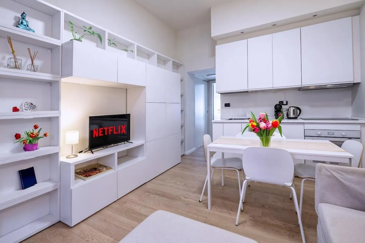 Apartament A 400M Dalla Metro Con Wifi Piu Parcheggio Privato Bici Mediolan